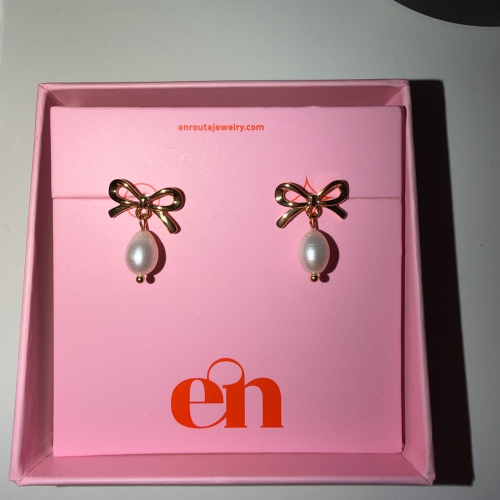 Gold Bow Pearl Earrings